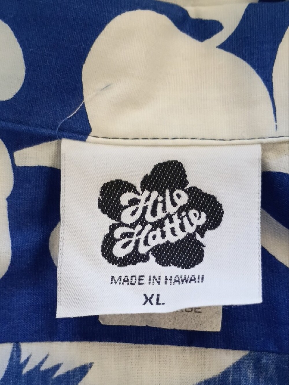 Halo Hottie Hawaiian Shirt Blue White Floral Hibiscus Camp Top Size XL - Picture 6 of 8